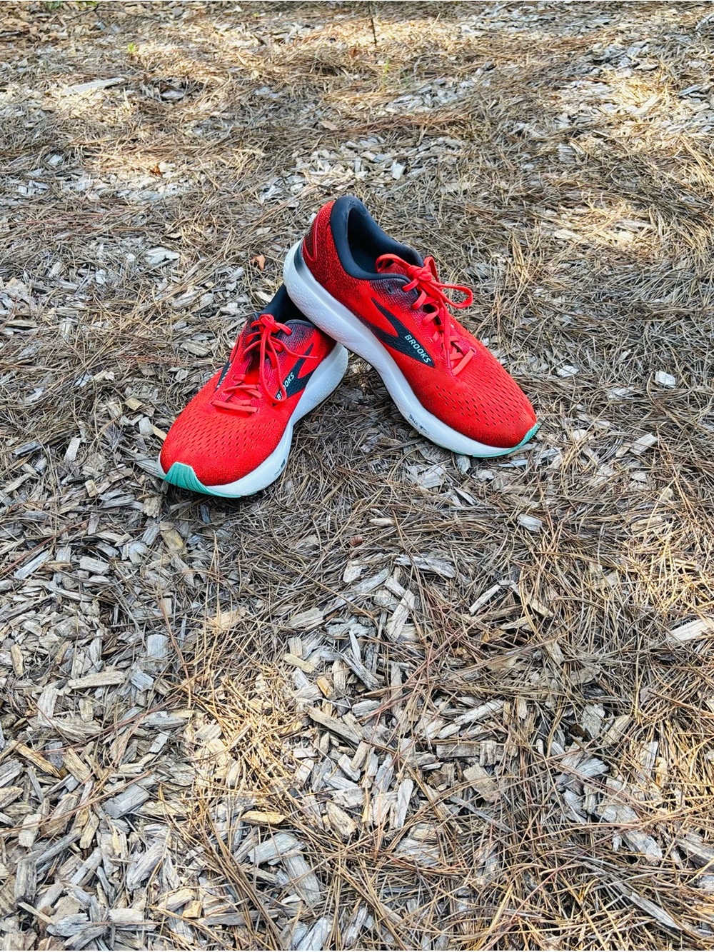 Brooks Ghost 16 Men's Red Athletic Running Shoes with Teal Accent size 11.5